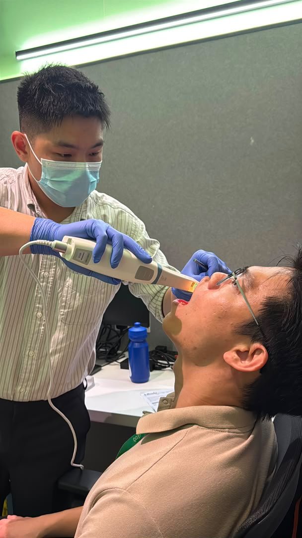 On-site dental check by Qualiteeth