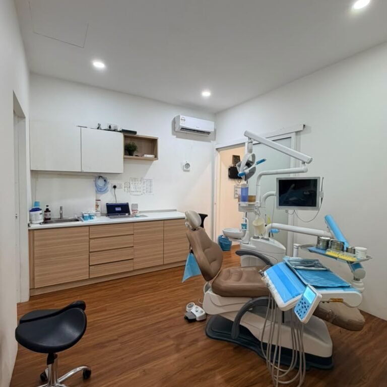 Dental treatment room at Qualiteeth Desa Aman Puri