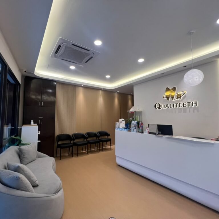 Reception counter at Qualiteeth Kepong, Taman Sri Bintang