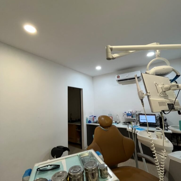 Dental treatment room at Qualiteeth Selayang Jaya (3)