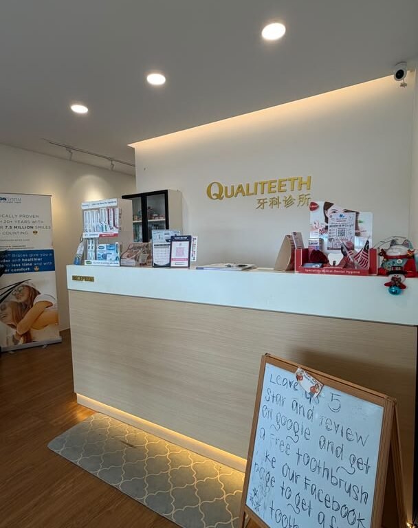 Reception counter at Qualiteeth Sri Gombak